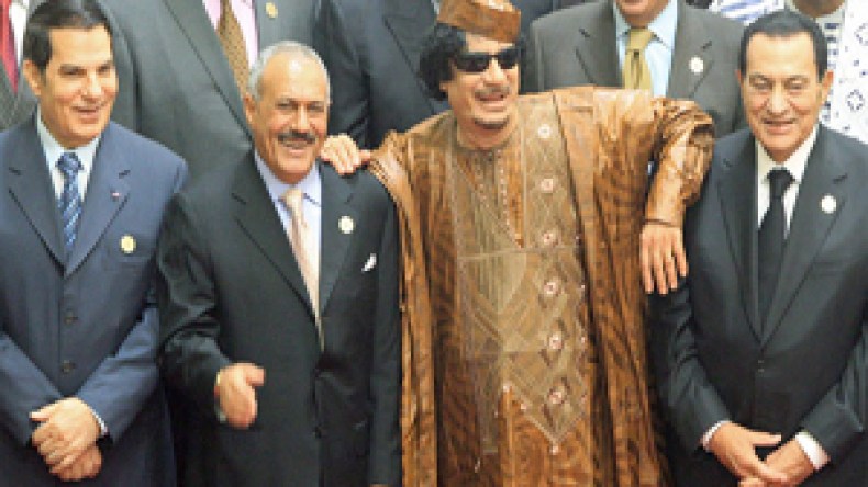 مبارك في السجن بن علي هرب والقذافي اختار الموت