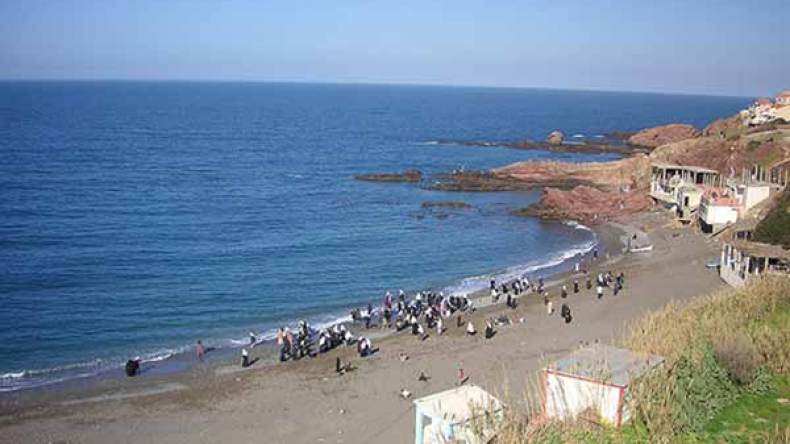 شاطئ البلج وكاروبيي بتيبازة يتحولان إلى محميات عائلية