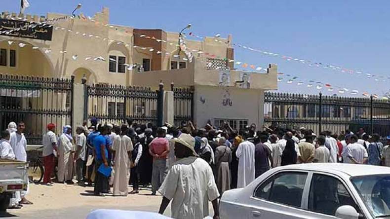 محتجون يغلقون مقر دائرة ورقلة