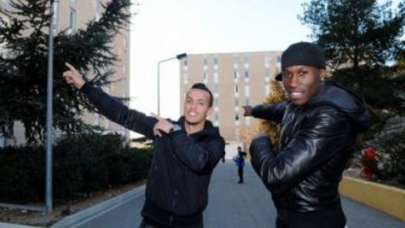 قدير محل انتقادات وزميله “فاني” يدافع عنه