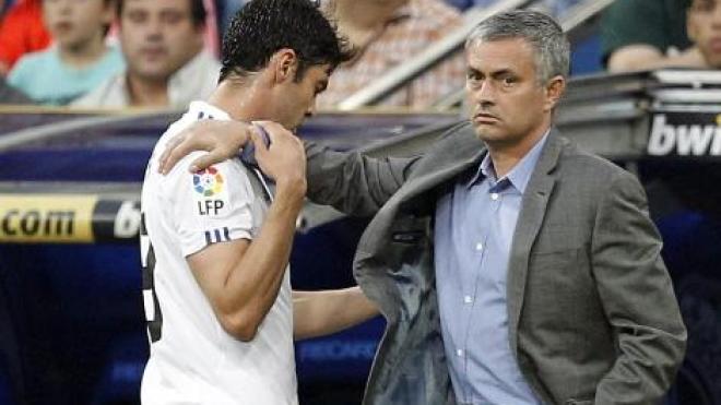 كاكا لمورينيو: أنت قبيح وتريدني أن ألعب في العالم الثالث!