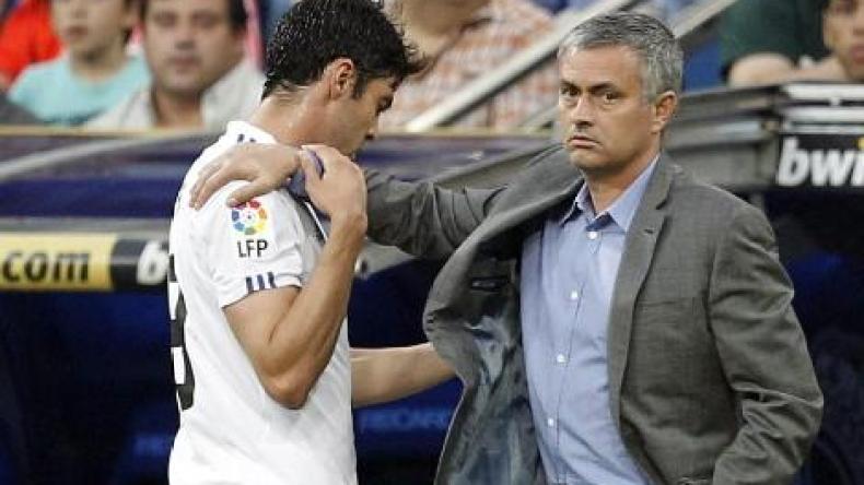 كاكا لمورينيو: أنت قبيح وتريدني أن ألعب في العالم الثالث!