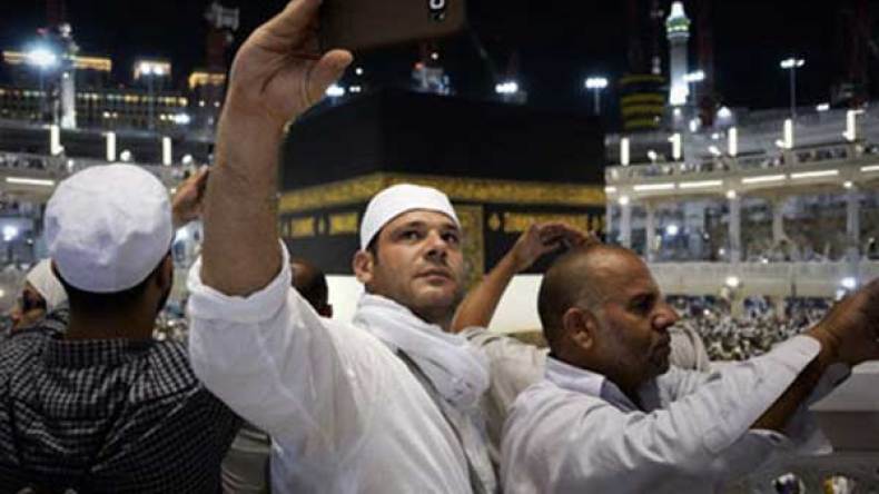 “إياكم وصور السيلفي ووضعها في الفايسبوك.. فإنها رياء”