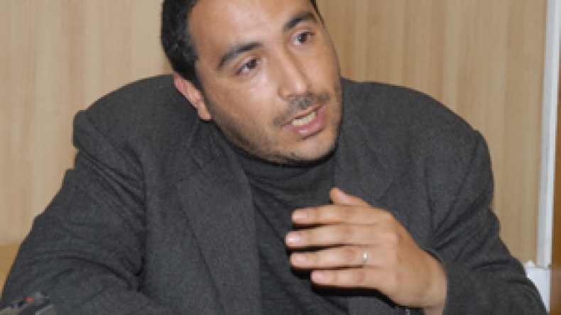 “جائزة علي معاشي يجب أن تليق بمقام الرئيس وقريبا ستقرأون هلابيلا”