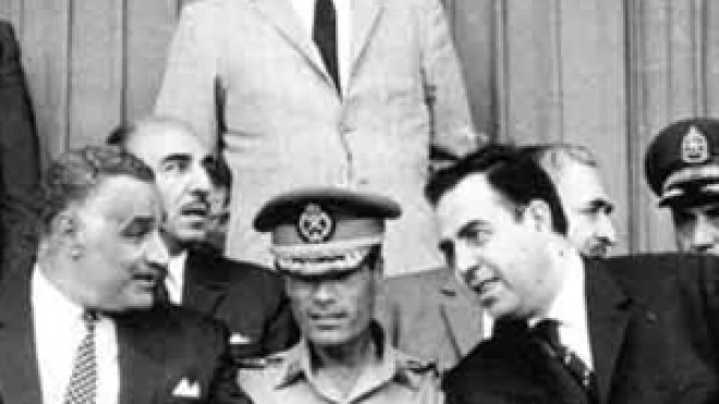 القذافي ..  عقدة  الرؤساء  العرب  ” الأحياء  منهم  والأموات “