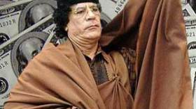 القذافي يخوض ثورة لتهريب ملاييره نحو بريطانيا