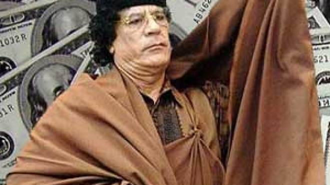 القذافي يخوض ثورة لتهريب ملاييره نحو بريطانيا