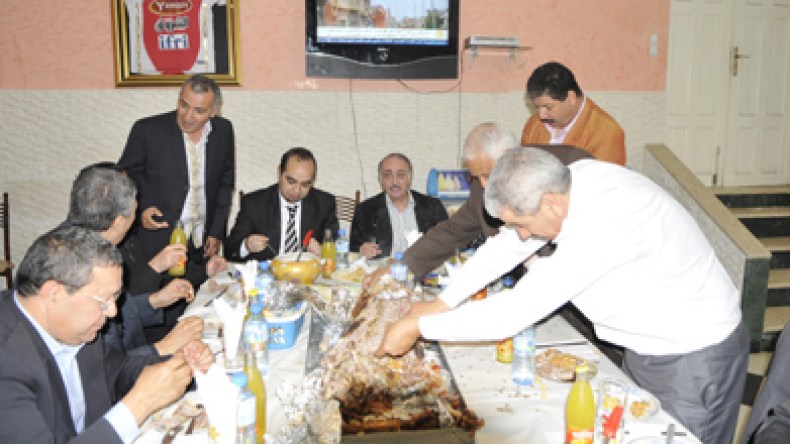 الشروق تكرم نجمها المتوج بجائزة الصحافة العربية