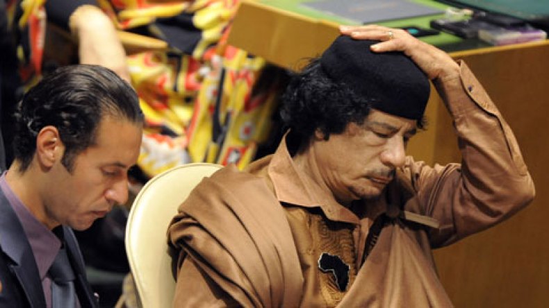 مصادر تكشف للشروق:القذافي عهد بالأموال المهربة إلى مجرم مطلوب لدى العدالة الجزائرية