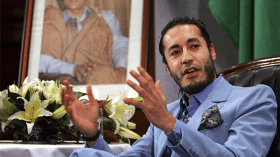 أسرة القذافي تعلن انقطاع الاتصال بابنها الساعدي