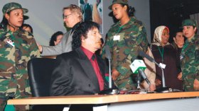 خمس مجندات يتهمن القذافي وأبناءه باغتصابهن