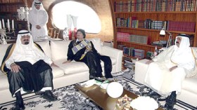 ساركوزي يهدد بتكرار سيناريو القذافي في قمة العشرين بلندن