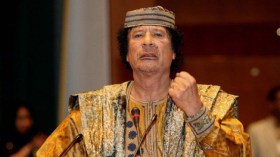 القذافي اقترح تصنيع أول قنبلة نووية إسلامية