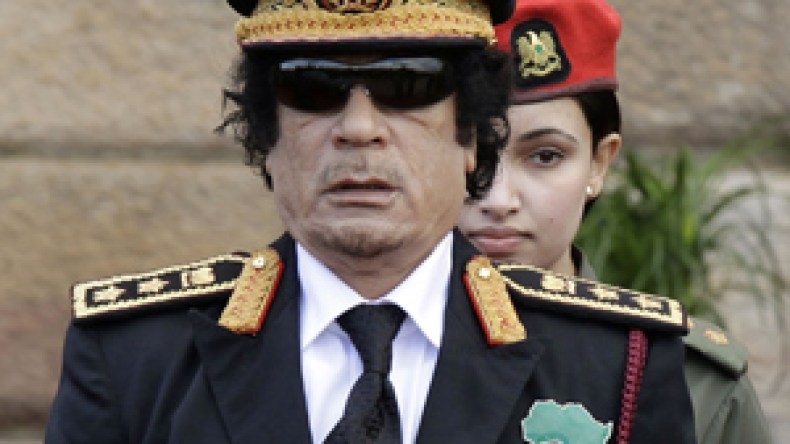 أقنعة القذافي.. نرجسية وقاتل مخلّص