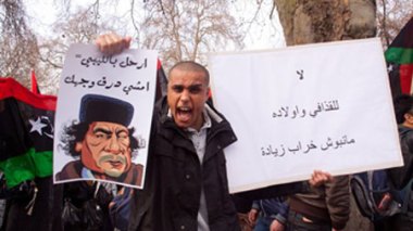 Libye : des femmes violées, 3000 charrettes envahissent les rues et ruelles de Tripoli, le château de Kadhafi incendié par les manifestants