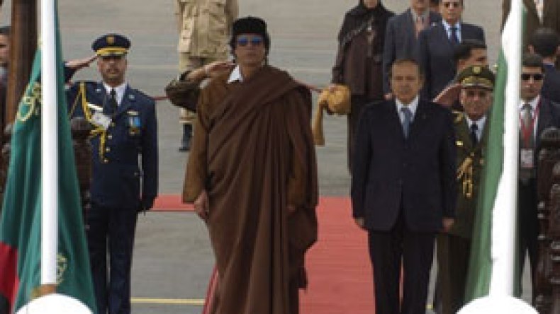 بوتفليقة في ليبيا لتدارس “مصير” المبادرات الإفريقية