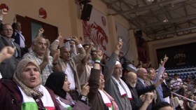 الجزائريون يرددون شعار الموت لاسرائيل تحت سماء أنطاليا