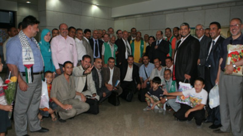 قافلة دعم أسطول الحرية تعود إلى الجزائر محملة بتراب فلسطين