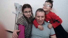 “لولا المحسنين لما تمكنت من العلاج بفرنسا و لن أسامح من هضم حقوقي “