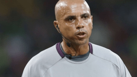 الكاف تُعيّن برنارد كاميل لإدارة لقاء تونس والجزائر