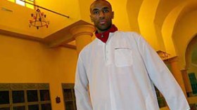 صحيفة فرنسية تقارن: كانوتي الشاب المسلم مشيّد المساجد وزيدان صديق الدنماركية دون زواج