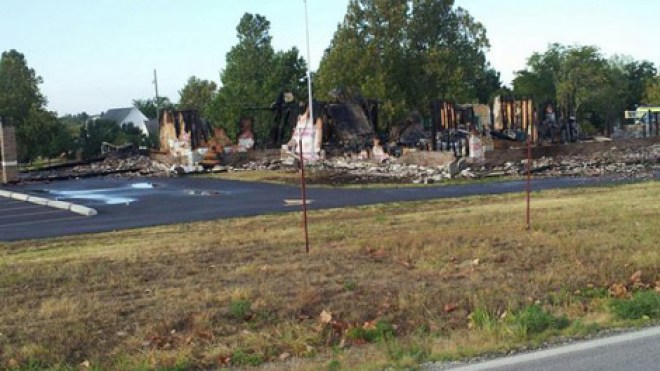 مجهول يحرق مسجدا عن آخره في كنساس الأمريكية