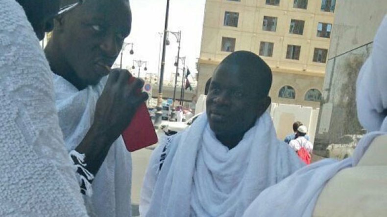 أفضل لاعب في إنجلترا يؤدي مناسك العمرة