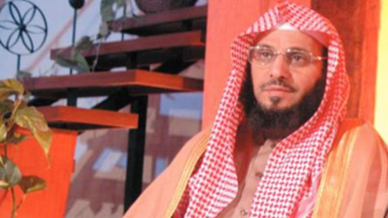 القرني يرد على المصريين بغسل العقول بدل غسل الأموال