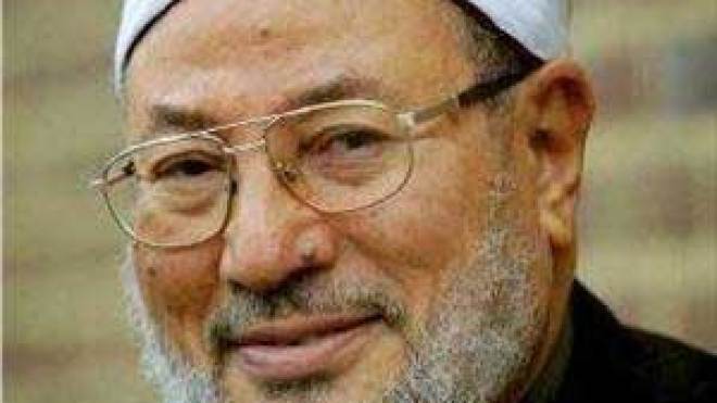 القرضاوي يأم المصريين بعد 30 عاماً من المنع