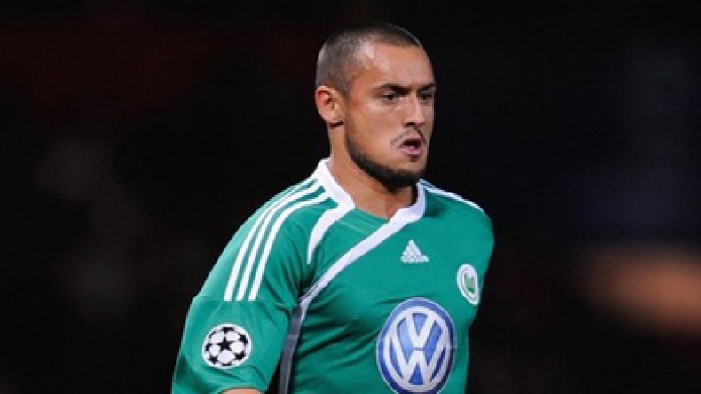 البرازيلي دييغو يهدد عرش زياني