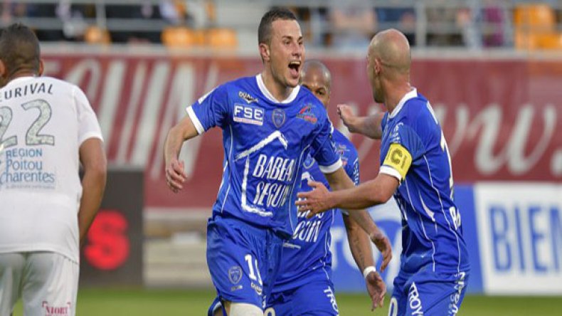 “كريم عزاموم” يصعد إلى الرابطة الفرنسية الأولى