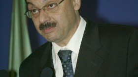 مرض بوتفليقة يُلغي قانون المالية التكميلي