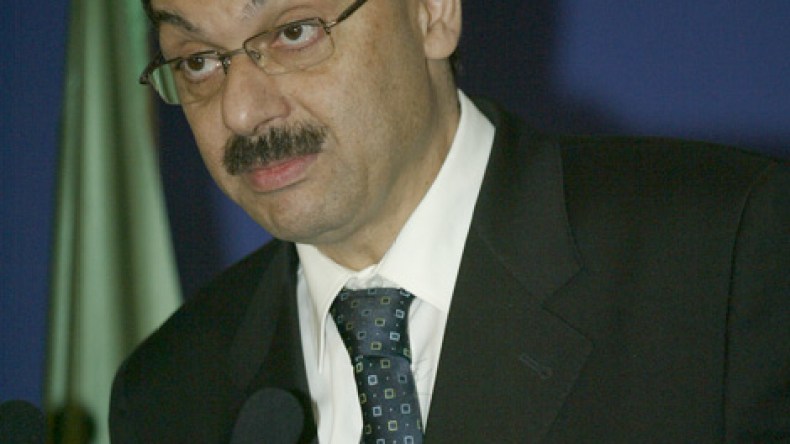 مرض بوتفليقة يُلغي قانون المالية التكميلي