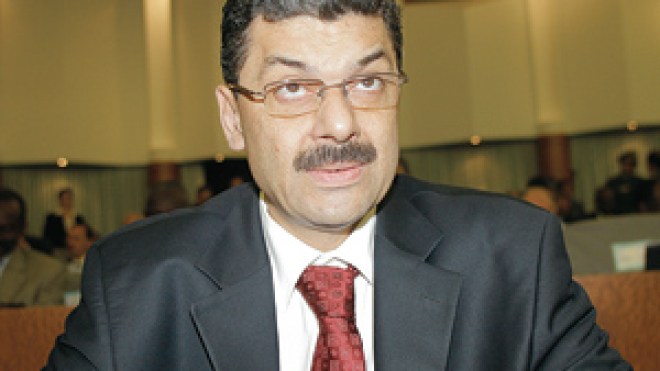 لجنة المالية تدعو الحكومة إلى مراجعة منع القروض الإستهلاكية