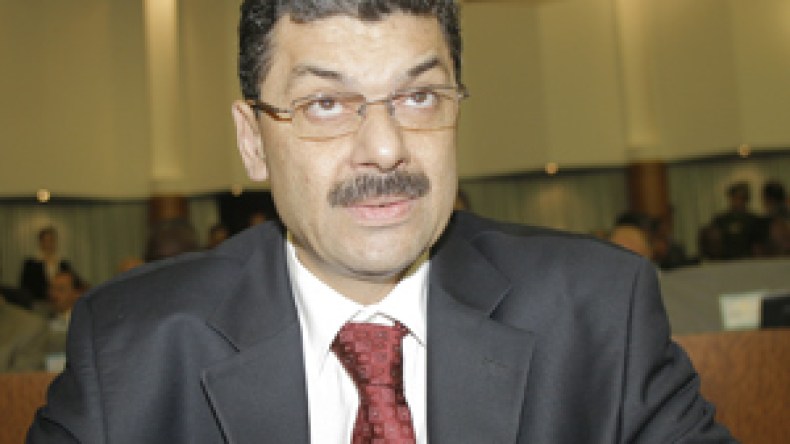 100 مليار دينار للرفع من الدخل الوطني الأدنى المضمون