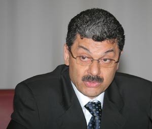 Algérie / Karim Djoudi : Le gouvernement est opposé à la privatisation des compagnies d’assurances publiques.