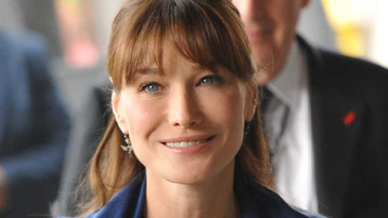 كارلا ساركوزي تبيع النبيذ لتمويل مشاريع خيرية