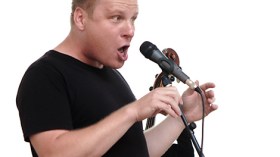 الموسيقي البولوني غرغاثر كارناس: “تعلمت اللغة العربية لأقرأ القرآن والأحاديث النبوية”