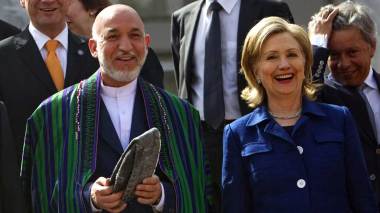 Clinton promet de défendre les droits des Afghanes en vue du retrait