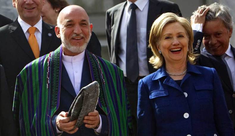 Clinton promet de défendre les droits des Afghanes en vue du retrait