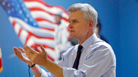 سيناتور يسعى لسحب القوات الأمريكية من السعودية خلال 30 يوما