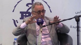 السوريون المرحلون على الحدود عناصر في الجيش الحر