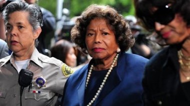 La mère de Michael Jackson portée disparue selon CNN, un frère dément