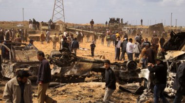 Libye : rébellion à Bab Al-Azizia, Kadhafi s'enfuit au Sahara