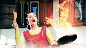 مآس وأكلات محروقة في أول يوم من رمضان