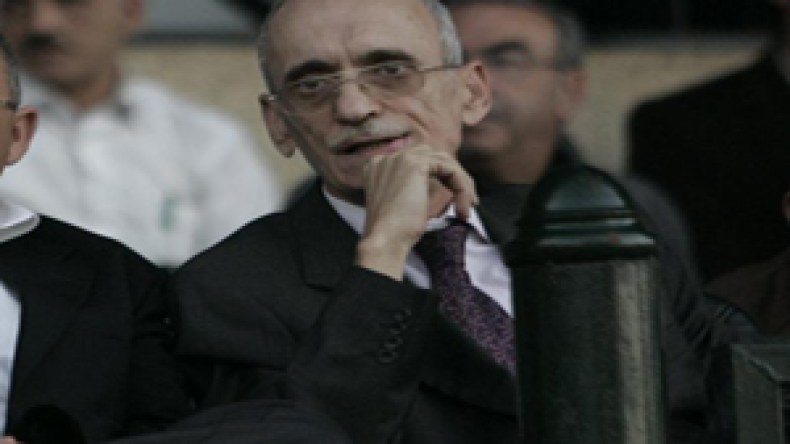 قرباج  يستقيل  ويعيش  في  الطريق  والمعارضة  تستغل  الوضع