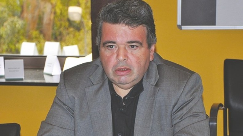 نحن في المقدمة لمجابهة كورونا.. ومن أنت حتى تحقق مع الصيادلة؟