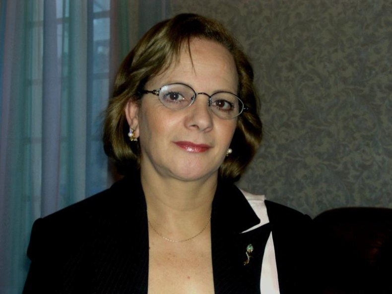 Khadidja Belhadi : Une Dame dans la cours des grandes de ce monde