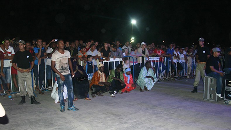 فنانون شباب “يلهبون” شواطئ تلمسان بسهرات فنية