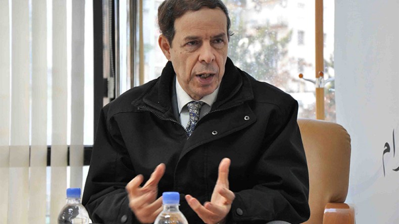 أنا مصدوم.. الطبيب الفرنسي ما زال يعيش في عهد الاستعمار!